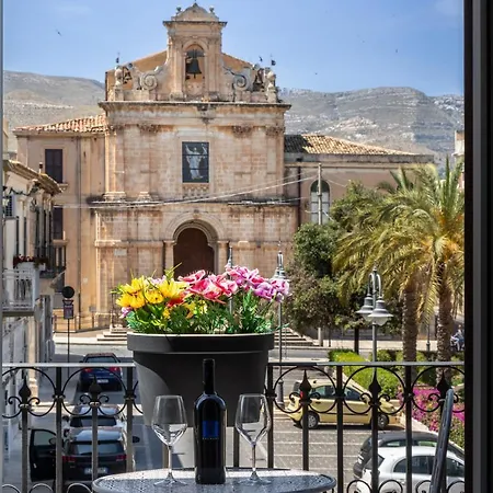 Liberty Regina Elena Avola